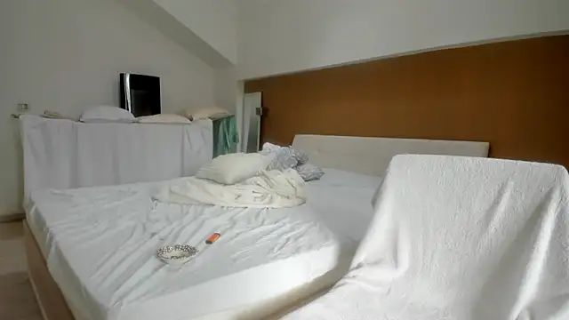 woolfiie online show from 10.16.25