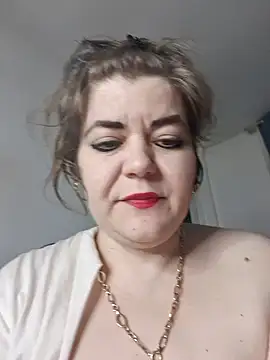 Snapshot of cindybbwsquirt chatting on 01.28.25 cindybbwsquirt online show from 01.28.25