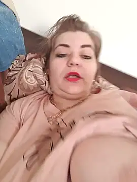 Snapshot of cindybbwsquirt chatting on 01.28.25 cindybbwsquirt online show from 01.28.25