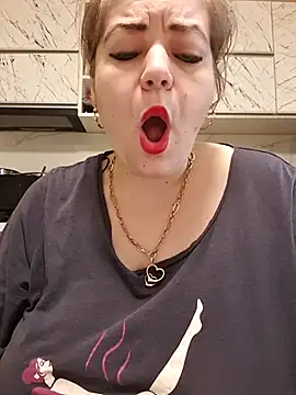 Snapshot of cindybbwsquirt chatting on 02.22.25 cindybbwsquirt online show from 02.22.25