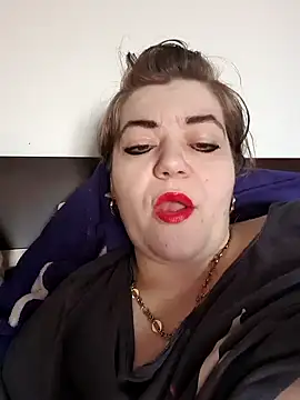 Snapshot of cindybbwsquirt chatting on 02.24.25 cindybbwsquirt online show from 02.24.25