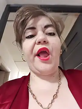 Snapshot of cindybbwsquirt chatting on 03.08.25 cindybbwsquirt online show from 03.08.25