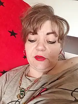 Snapshot of cindybbwsquirt chatting on 03.18.25 cindybbwsquirt online show from 03.18.25