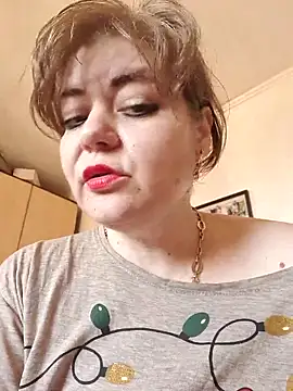 Snapshot of cindybbwsquirt chatting on 03.19.25 cindybbwsquirt online show from 03.19.25