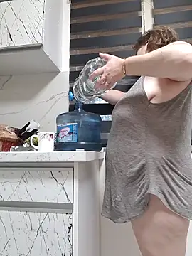 Snapshot of cindybbwsquirt chatting on 09.19.25 cindybbwsquirt online show from 09.19.25