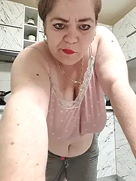 Snapshot of cindybbwsquirt chatting on 10.10.25 cindybbwsquirt online show from 10.10.25