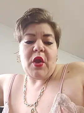 Snapshot of cindybbwsquirt chatting on 10.18.25 cindybbwsquirt online show from 10.18.25