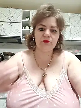 Snapshot of cindybbwsquirt chatting on 10.19.25 cindybbwsquirt online show from 10.19.25