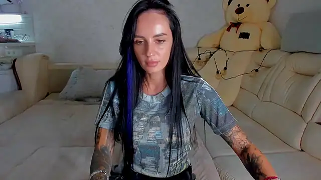 Snapshot of Your_Masha chatting on 03.22.25 Your Masha online show from 03.22.25