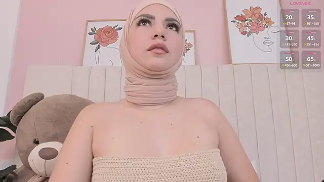 dalilasaadi  online show from 02.20.25