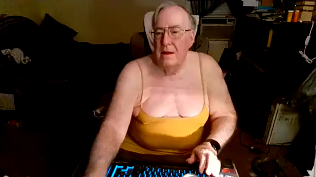 Snapshot of Toastir chatting on 12.08.24 Toastir online show from 12.08.24