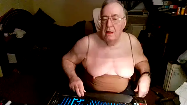 Snapshot of Toastir chatting on 12.23.24 Toastir online show from 12.23.24