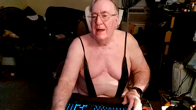 Snapshot of Toastir chatting on 10.06.25 Toastir online show from 10.06.25