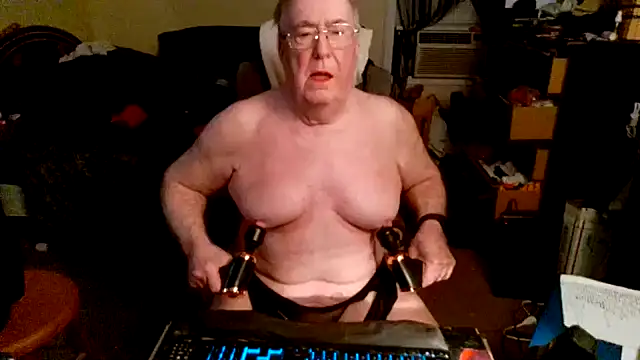 Snapshot of Toastir chatting on 11.07.25 Toastir online show from 11.07.25