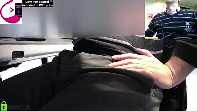 Snapshot of pliko chatting on 03.18.25 pliko online show from 03.18.25