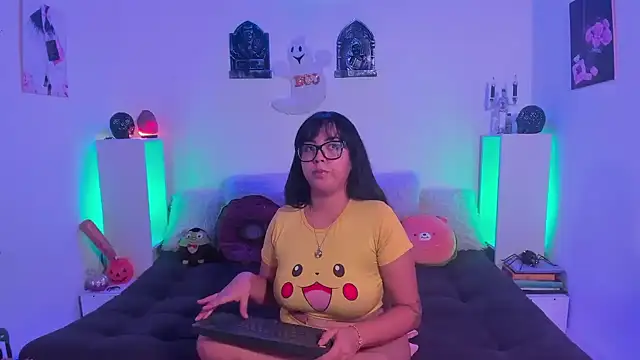 Snapshot of LillyCandy chatting on 10.21.25 LillyCandy online show from 10.21.25