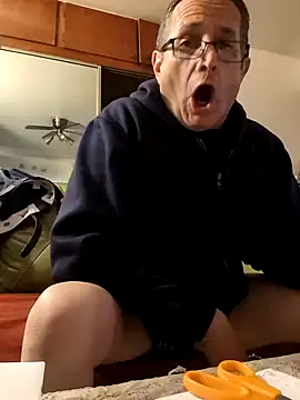 Snapshot of bobby69cock chatting on 01.11.25 bobby69cock online show from 01.11.25
