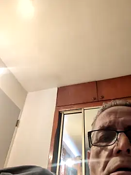 Snapshot of bobby69cock chatting on 01.28.25 bobby69cock online show from 01.28.25