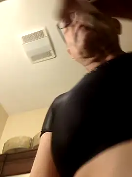Snapshot of bobby69cock chatting on 03.19.25 bobby69cock online show from 03.19.25