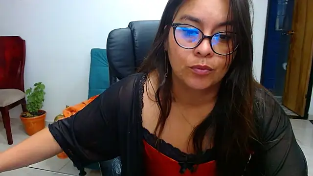Snapshot of Ixchel_Anaid chatting on 02.15.25 Ixchel Anaid online show from 02.15.25