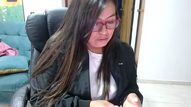Snapshot of Ixchel_Anaid chatting on 03.10.25 Ixchel Anaid online show from 03.10.25