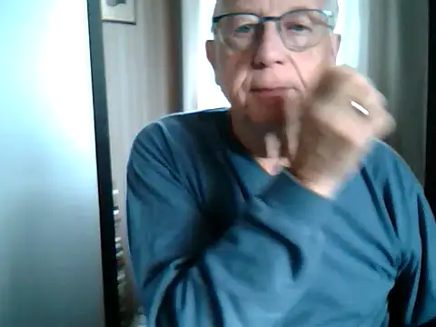 Snapshot of johnjohn622662 chatting on 10.02.25 johnjohn622662 online show from 10.02.25