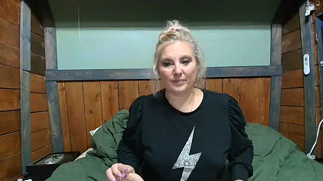 Snapshot of lisaxlovexxx chatting on 10.07.25 lisaxlovexxx online show from 10.07.25