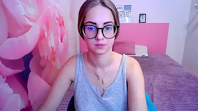 Snapshot of AliceAdams chatting on 12.13.24 AliceAdams online show from 12.13.24