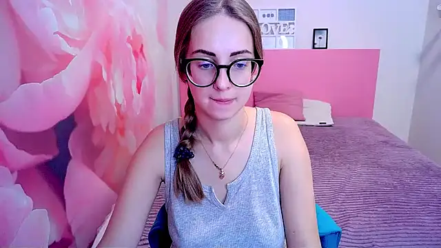 Snapshot of AliceAdams chatting on 12.13.24 AliceAdams online show from 12.13.24