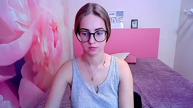 Snapshot of AliceAdams chatting on 12.16.24 AliceAdams online show from 12.16.24