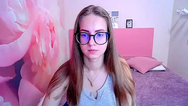Snapshot of AliceAdams chatting on 12.17.24 AliceAdams online show from 12.17.24
