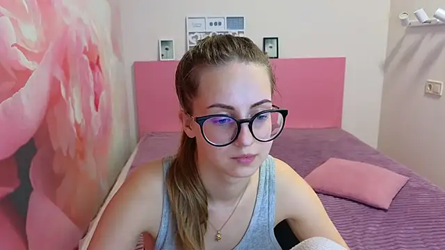 Snapshot of AliceAdams chatting on 01.31.25 AliceAdams online show from 01.31.25