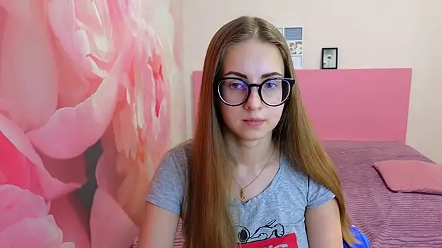 Snapshot of AliceAdams chatting on 02.06.25 AliceAdams online show from 02.06.25