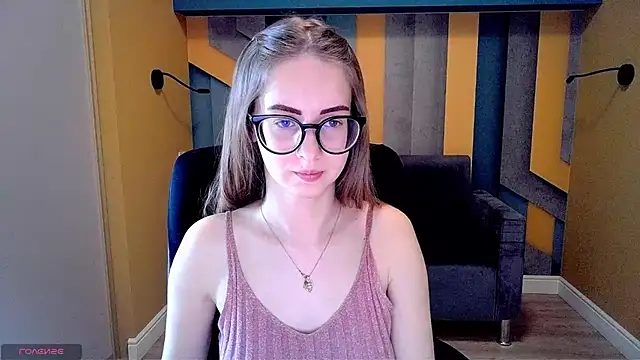Snapshot of AliceAdams chatting on 03.08.25 AliceAdams online show from 03.08.25