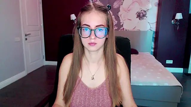 Snapshot of AliceAdams chatting on 03.20.25 AliceAdams online show from 03.20.25