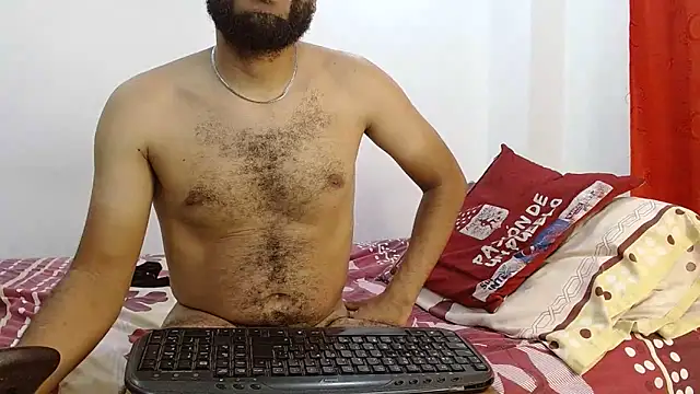 Snapshot of Aroon_Stonne chatting on 01.08.25 Aroon Stonne online show from 01.08.25