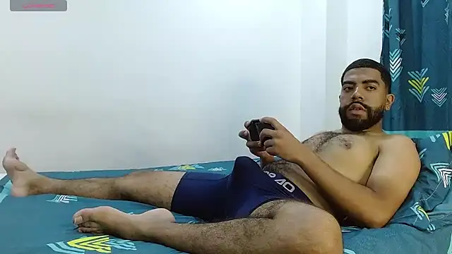 Snapshot of Aroon_Stonne chatting on 02.11.25 Aroon Stonne online show from 02.11.25