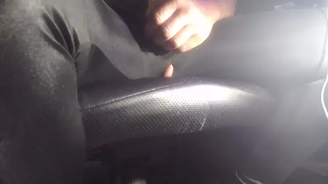 Snapshot of mobotix85 chatting on 10.19.25 mobotix85 online show from 10.19.25