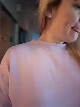 Snapshot of HollyTattoo chatting on 12.03.24 HollyTattoo online show from 12.03.24