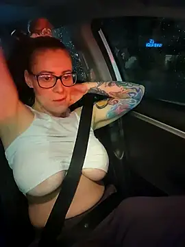 Snapshot of HollyTattoo chatting on 12.09.24 HollyTattoo online show from 12.09.24