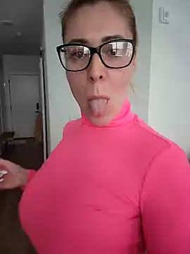 Snapshot of HollyTattoo chatting on 12.12.24 HollyTattoo online show from 12.12.24