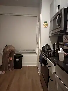 Snapshot of HollyTattoo chatting on 12.17.24 HollyTattoo online show from 12.17.24