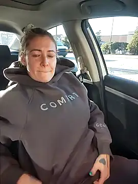 Snapshot of HollyTattoo chatting on 01.15.25 HollyTattoo online show from 01.15.25