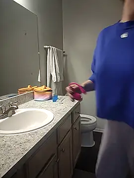 Snapshot of HollyTattoo chatting on 02.10.25 HollyTattoo online show from 02.10.25