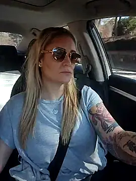 Snapshot of HollyTattoo chatting on 02.26.25 HollyTattoo online show from 02.26.25