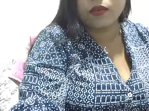 Snapshot of ROSEE_MERRYYYY chatting on 01.02.25 ROSEE MERRYYYY online show from 01.02.25