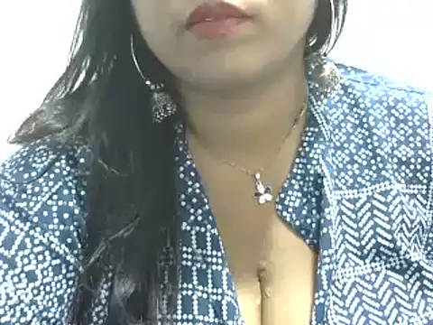 Snapshot of ROSEE_MERRYYYY chatting on 01.05.25 ROSEE MERRYYYY online show from 01.05.25