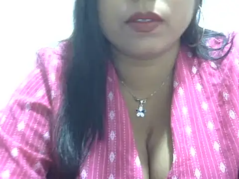 Snapshot of ROSEE_MERRYYYY chatting on 01.06.25 ROSEE MERRYYYY online show from 01.06.25