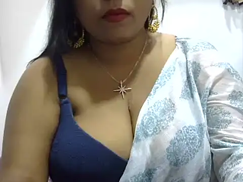 Snapshot of ROSEE_MERRYYYY chatting on 02.19.25 ROSEE MERRYYYY online show from 02.19.25