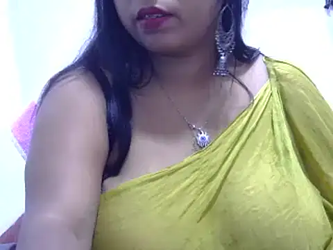 Snapshot of ROSEE_MERRYYYY chatting on 03.18.25 ROSEE MERRYYYY online show from 03.18.25